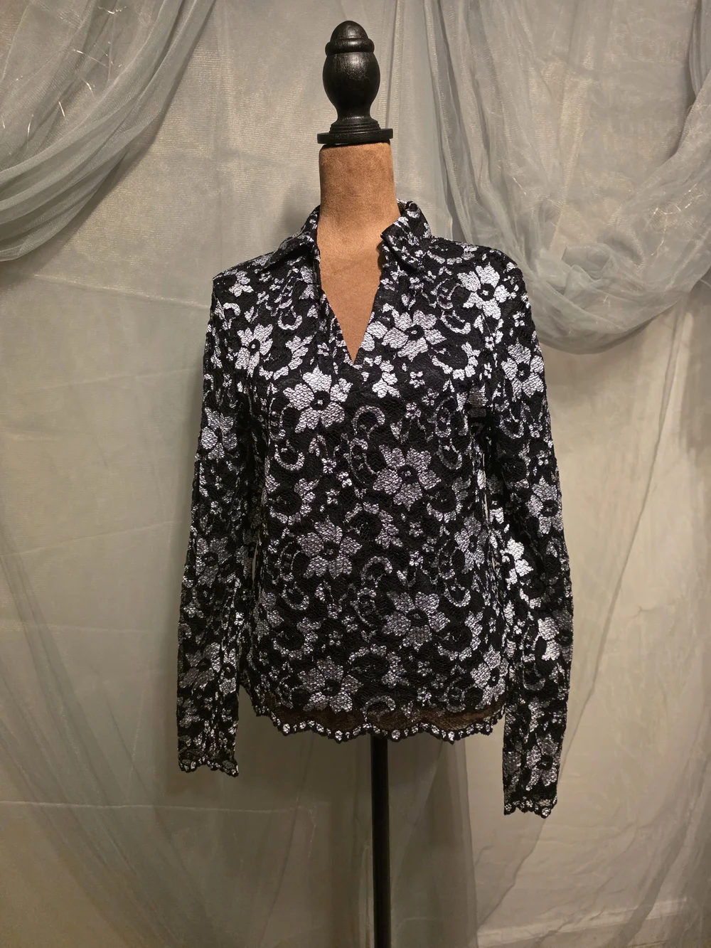 VTG Y2K Size M Black Floral Lace Long-Sleeve Top